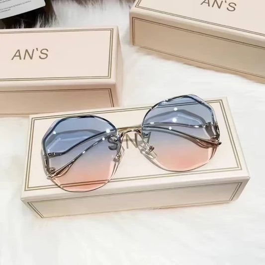 Female oval-shaped Sunglasses