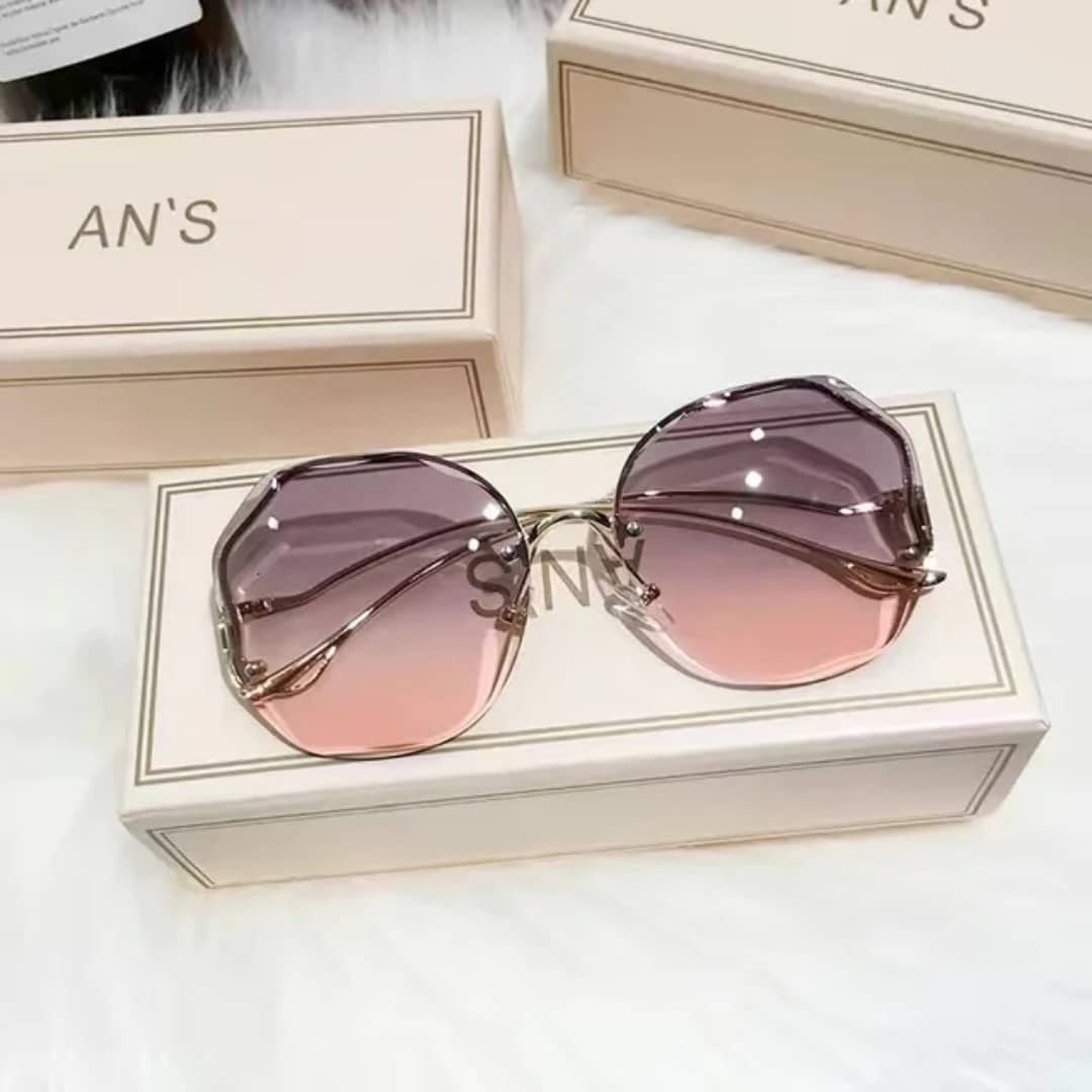 Female oval-shaped Sunglasses