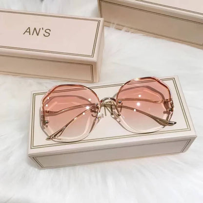 Female oval-shaped Sunglasses